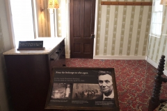 Bedroom where Lincoln passed away.