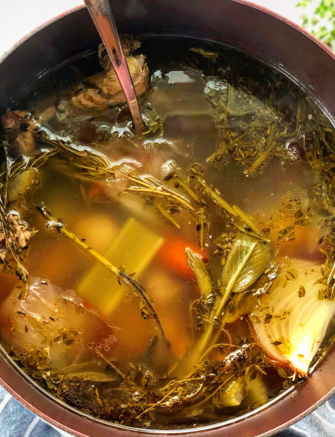 Easy Homemade Chicken Stock
